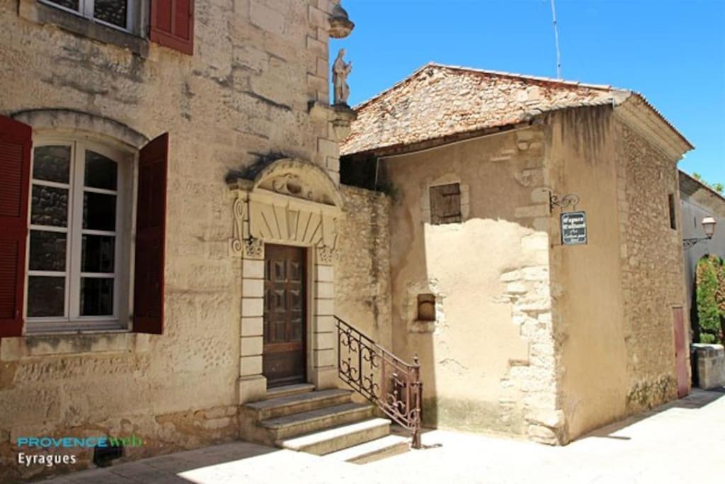 Charmant Appartement 3 Chambres Et Terrasse Eyragues Exterior foto