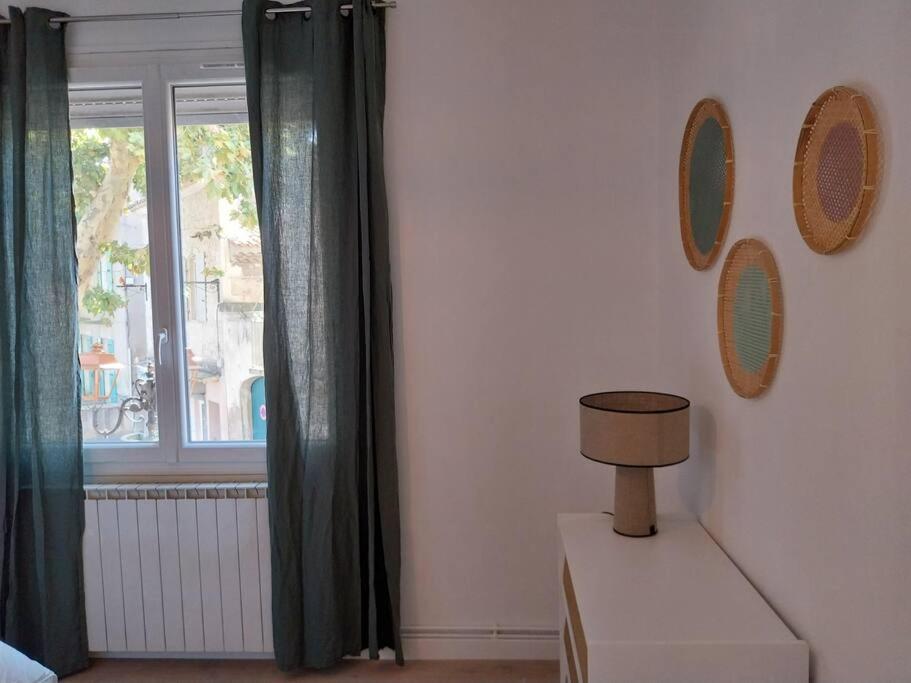 Charmant Appartement 3 Chambres Et Terrasse Eyragues Exterior foto
