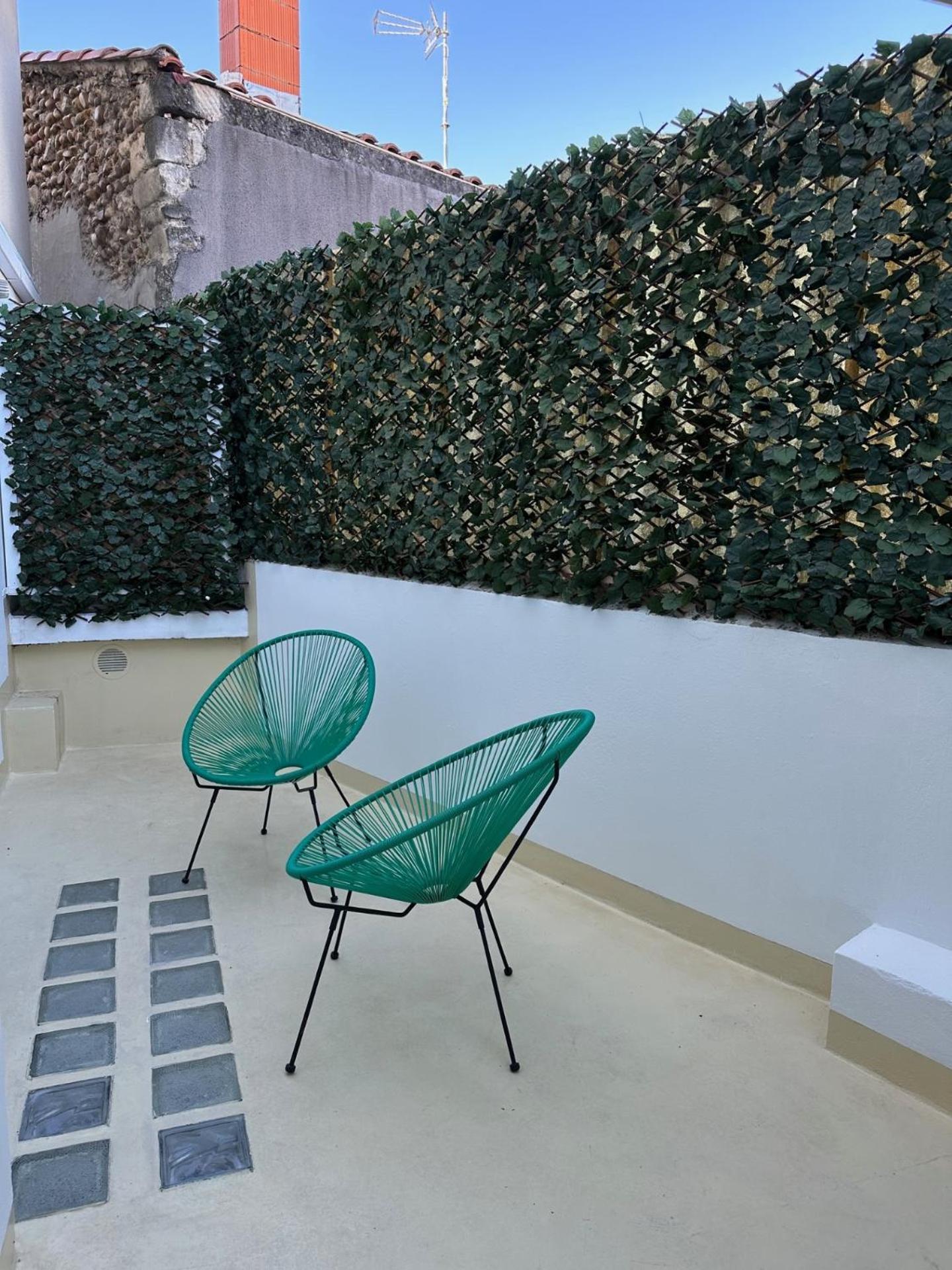 Charmant Appartement 3 Chambres Et Terrasse Eyragues Exterior foto